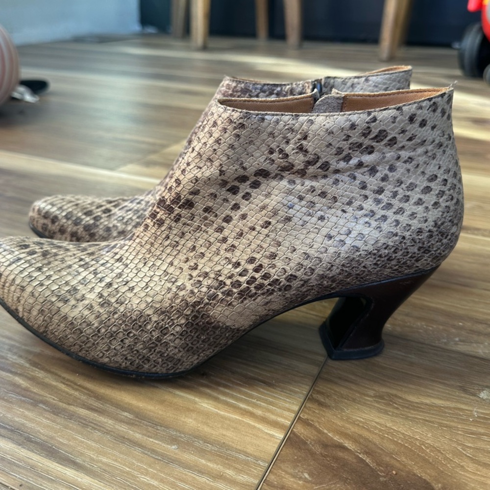 John Fluevog Brown Ankle Boots with Woven Leather Design - Picture 3 of 11